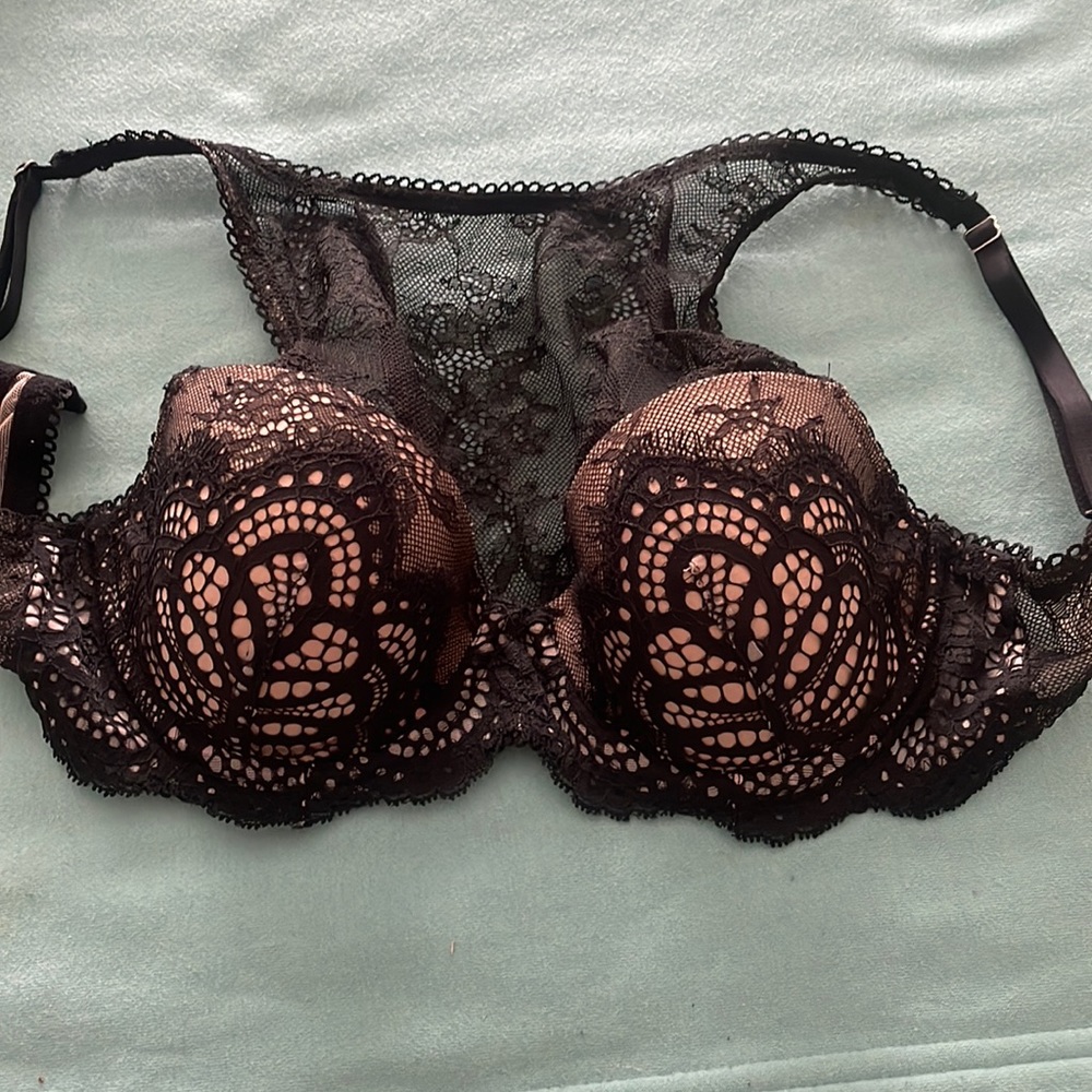 Beautiful up to your neck black VS laced bra with a blush background size 32D.